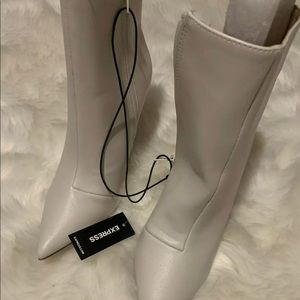 Women booties 8.5 Express White